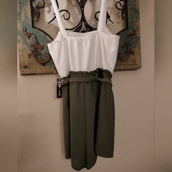 J F💓R Justify Wht/Khaki Green Belted Romper. NWT Size S - Picture 5 of 8